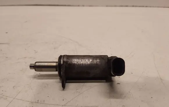 Audi A5 8T 8F Valve oil control 06H103697A