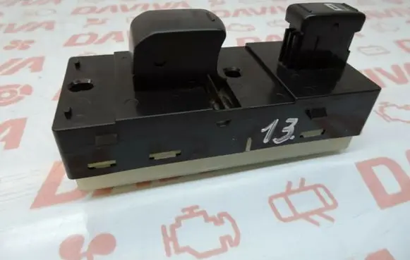 Nissan Murano Z50 Electric window control switch 25411-ET000 25411ET000