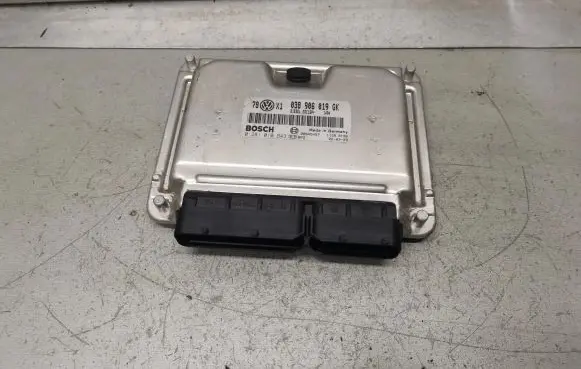 Volkswagen PASSAT B5.5 Engine control unit/module 038906019GK 0281010943