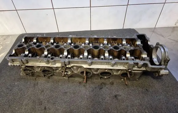 BMW 7 E65 E66 Engine head 7792753
