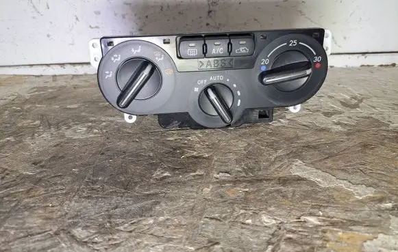 Subaru Impreza II Climate control unit 72311FE050 3B60134700