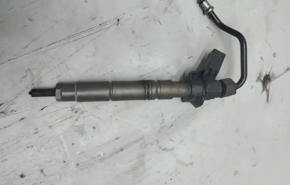 Mercedes-Benz ML W164 Fuel injector A6420700587 0445115