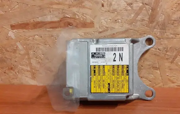 Toyota Prius (XW30) Airbag control unit/module 8917047220 1503006442