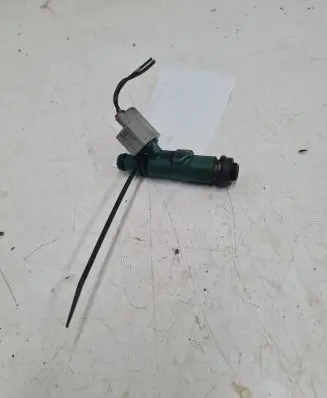 Toyota Yaris Fuel injector 2325021020