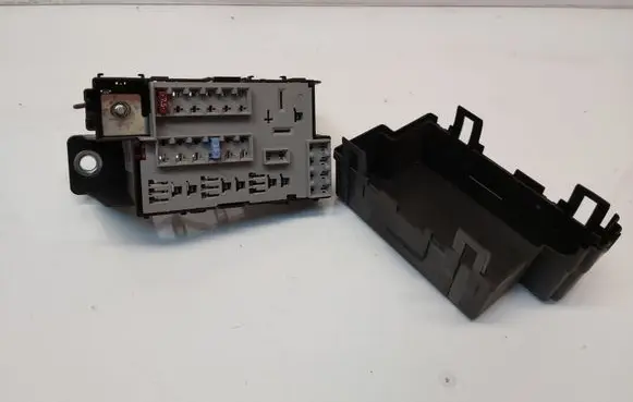Opel Meriva B Fuse module 21152
