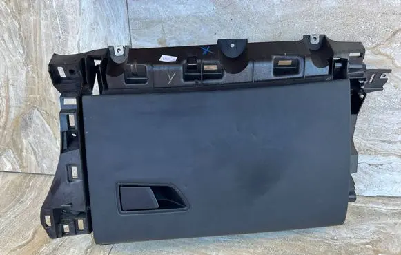 Maserati Levante Glove box 670047400 0670067004