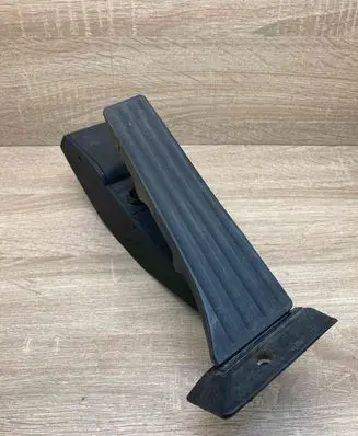 BMW 5 E60 E61 Accelerator throttle pedal 6772645 25916010