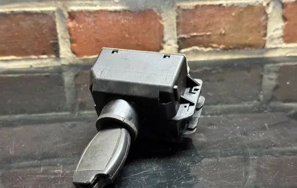 Mercedes-Benz Vito Viano W447 Ignition lock A4479000811 90521SE308 1035197700