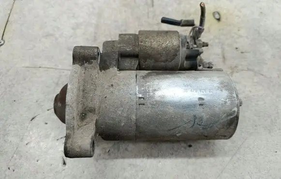 Peugeot 1007 Starter motor 9647982880