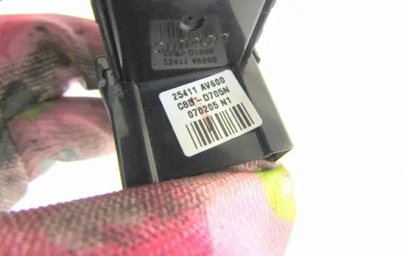Nissan Primera Electric window control switch 25411