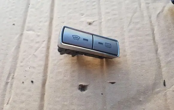 Ford S-MAX Windscreen/window heater switch 
