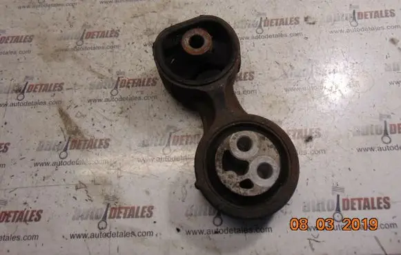 Honda CR-V Engine mount bracket