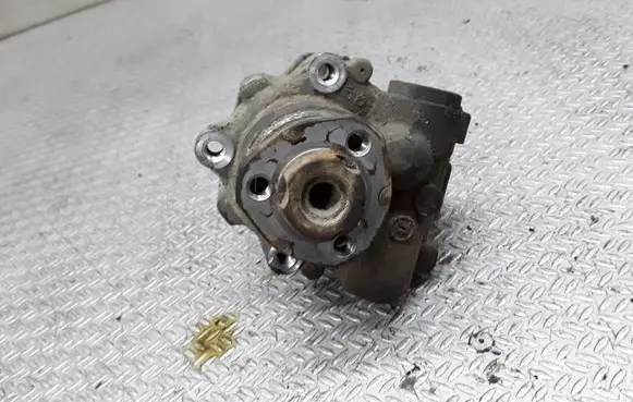 Volkswagen Golf IV Power steering pump 1J0422154E