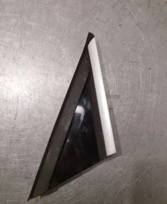 Peugeot 5008 Front door glass trim molding 96859482XT