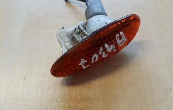 Mitsubishi Pajero Front fender indicator light