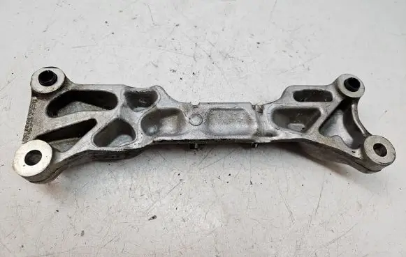 Engine mounting bracket