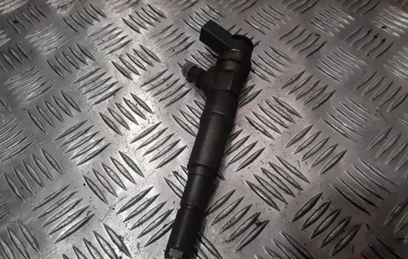 BMW 5 E60 E61 Fuel injector 0445110131 7789661