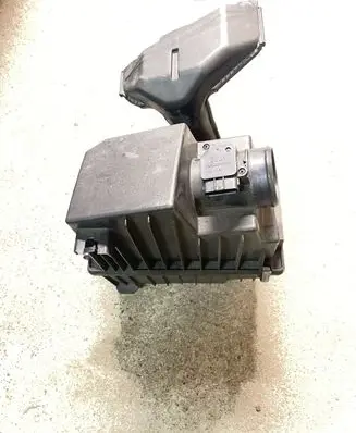 Mazda CX-7 Air filter box R2AX13Z02