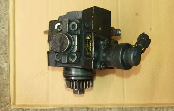 Renault Trafic III (X82) Fuel injection high pressure pump 0445010406 167005114r