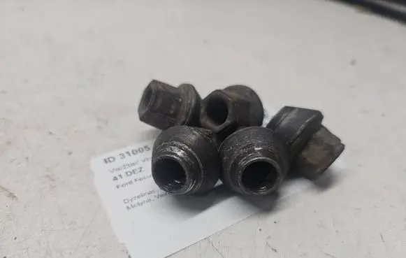 Nuts/bolts