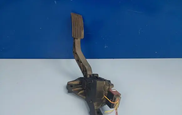 Mitsubishi Colt Accelerator throttle pedal A4543000304 MN125792