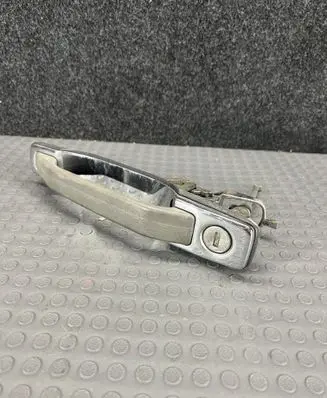 Mercedes-Benz S W126 Front door exterior handle