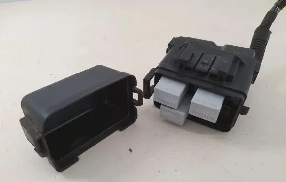 Toyota Avensis T270 Fuse module