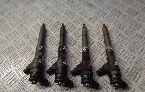 Nissan Note (E12) Fuel injectors set 8200108033 0445110485