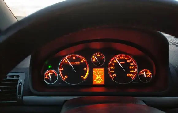 Speedometer (instrument cluster)
