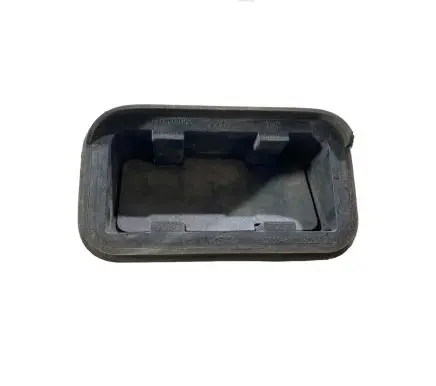 Quarter panel pressure vent