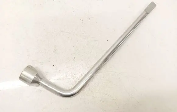 Toyota Avensis T250 Wheel nut wrench 