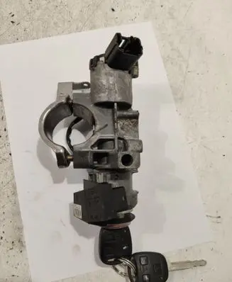 Toyota Avensis T250 Ignition lock 450200504