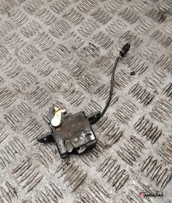 Loading door lock