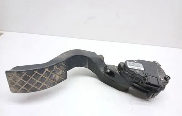 Volkswagen PASSAT B5.5 Accelerator throttle pedal 8D1721523F