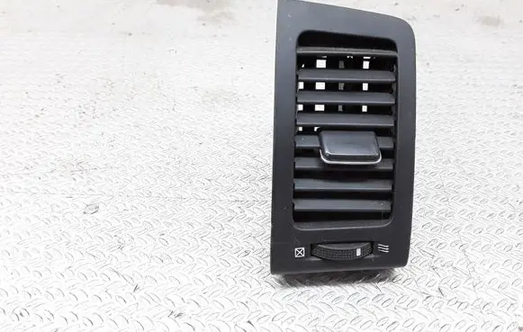 Toyota Corolla Verso E121 Dash center air vent grill