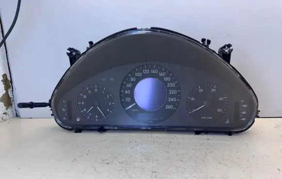 Speedometer (instrument cluster)