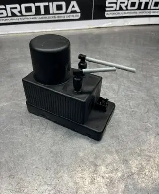 Mercedes-Benz C W203 Central locking vacuum pump 2038000048 0132006365