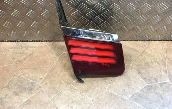 Tailgate rear/tail lights