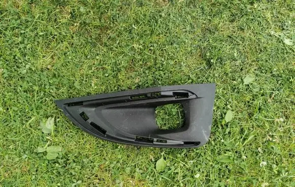 Peugeot 3008 II Front fog light trim/grill 9815692777
