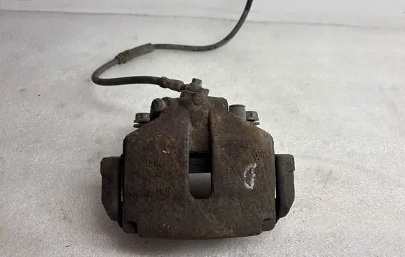 Volkswagen PASSAT B6 Front brake caliper