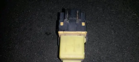 Audi A6 S6 C4 4A Other relay v23134b52x130 ywb10027