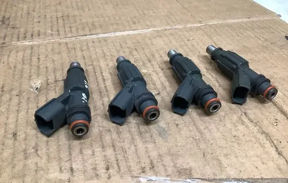 Fuel injectors set