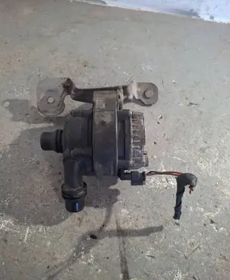 BMW X5 F15 Electric auxiliary coolant/water pump 8802021