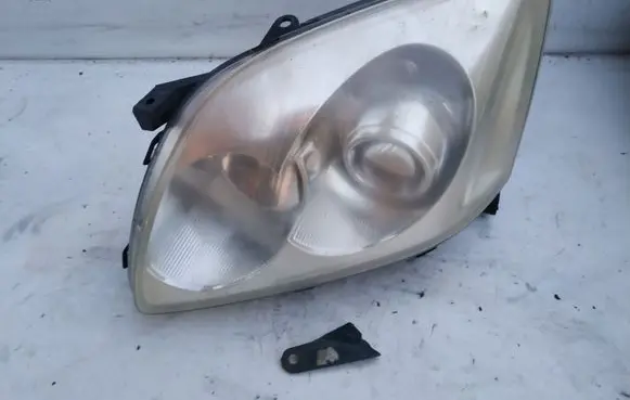 Toyota Avensis T250 Headlight/headlamp