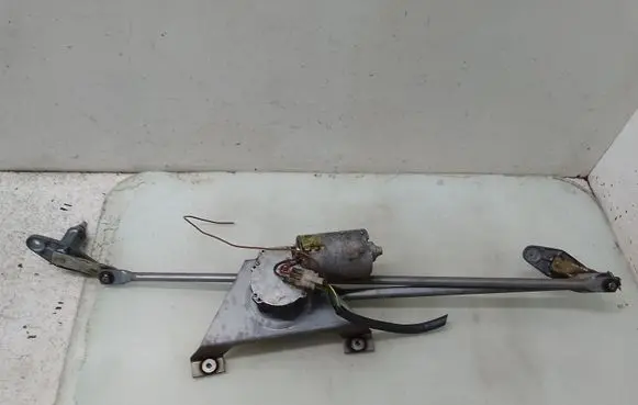 Volkswagen I LT Front wiper linkage and motor