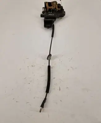Volkswagen PASSAT B5 Front door lock 3B0837868