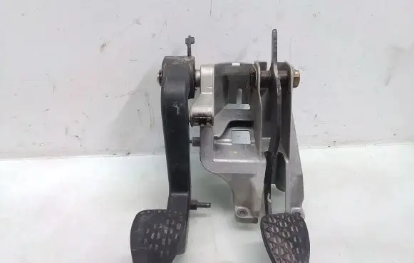 Volkswagen II LT Pedal assembly 