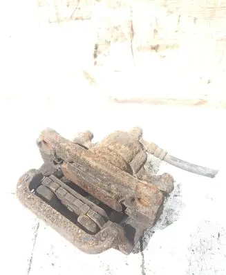 Nissan X-Trail T30 Rear brake caliper