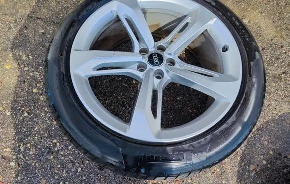 Audi Q7 4M R21 alloy rim 4M0601025AA