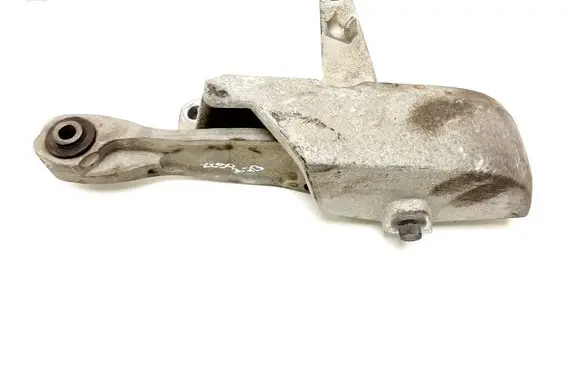 Volvo XC90 Engine mount bracket 30680708 30680710